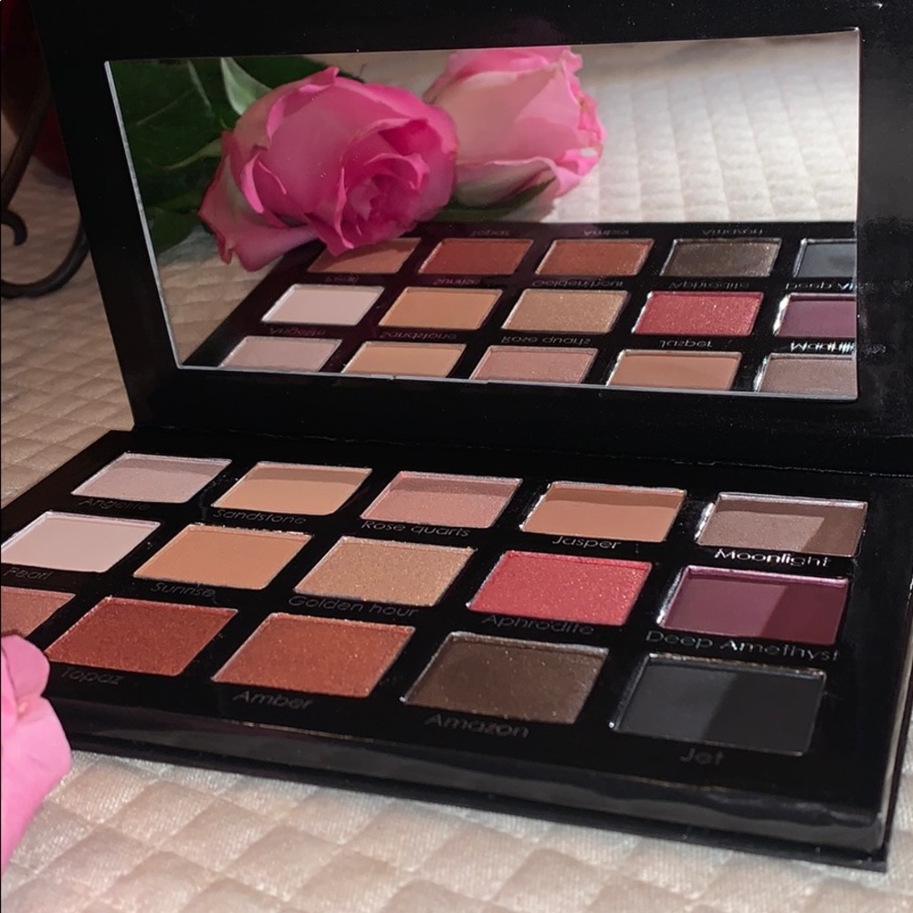 Eyeshadow palette - 15 colors